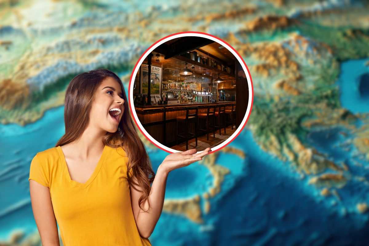 sfondo della cartina dell'italia, donna sorridente che indica un bar