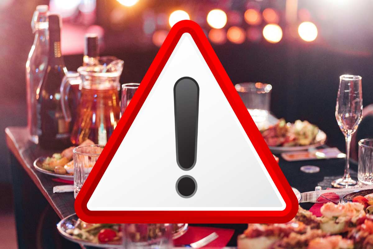 tavola bandita per le feste e simbolo di divieto rosso al centro